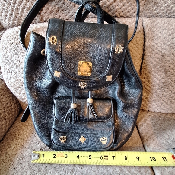 MCM Black Leather Small Backpack Men\'s Women\'s Gold Clasp Zipper Logo Pulls